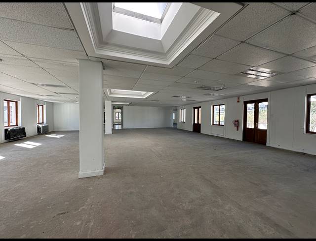 1,315M² OFFICE TO LET IN SANDTON CENTRAL